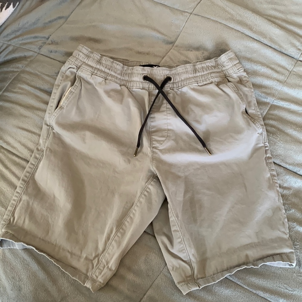 Hollister. Jogger shorts 9”.